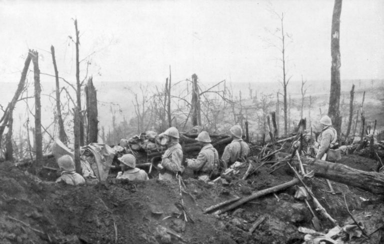 French soldiers overlooking German positions, Battle of Malmaison, 1917 ...