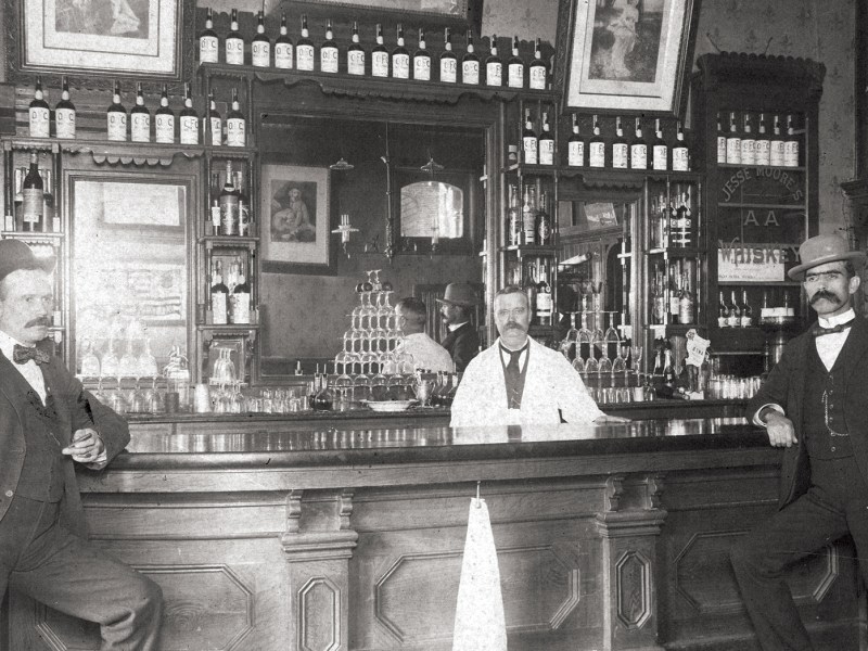 Chico, Calif., saloon, 1890