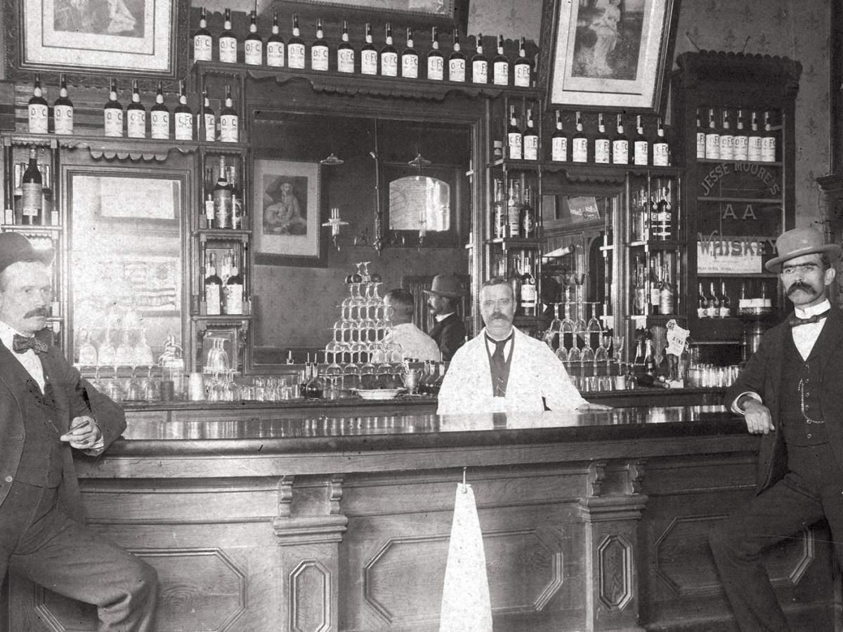 Chico, Calif., saloon, 1890