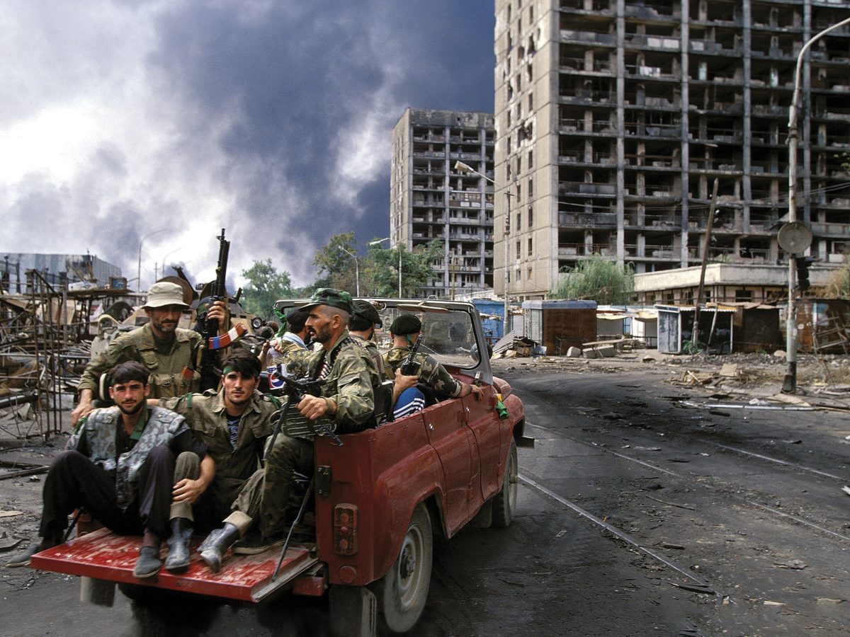 Chechen fighters in Grozny in 1996