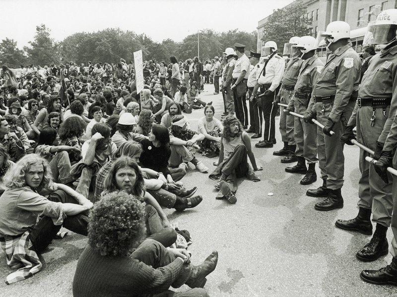 A narrow gap between the protestors and the riot police during a demonstration against the Vietnam War in Washington DC, 21st May 1972. 173 demonstrators were later arrested during a violent confrontation with the police. (Photo by Archive Photos/Getty Images)