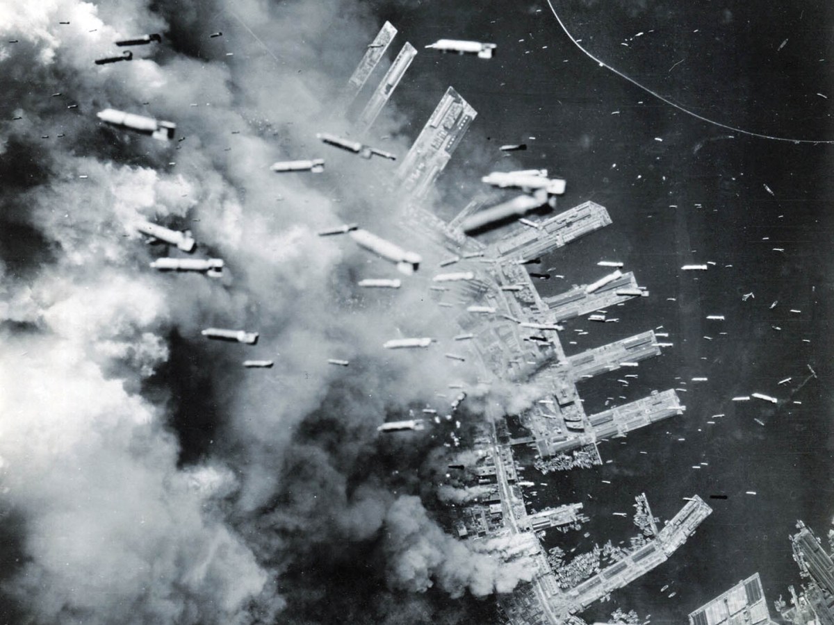 firebomb-japan-1945-ww2