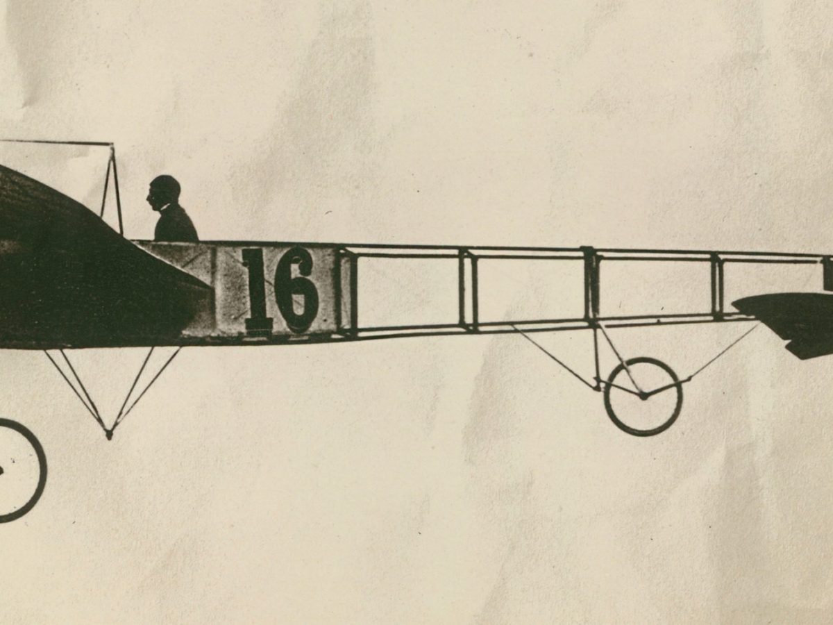 Leon Delagrange in Bleriot XI 16 at the Reims Meeting