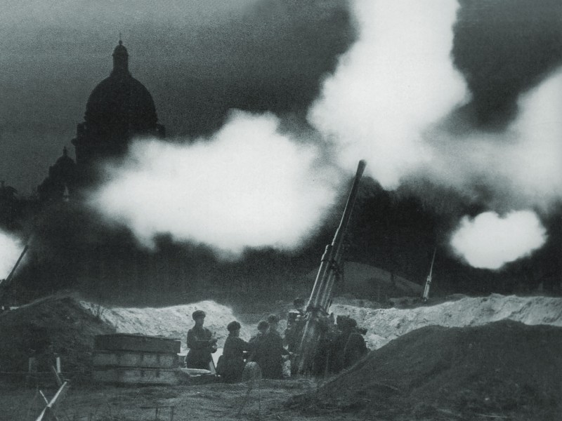 leningrad-siege-artillery-fire