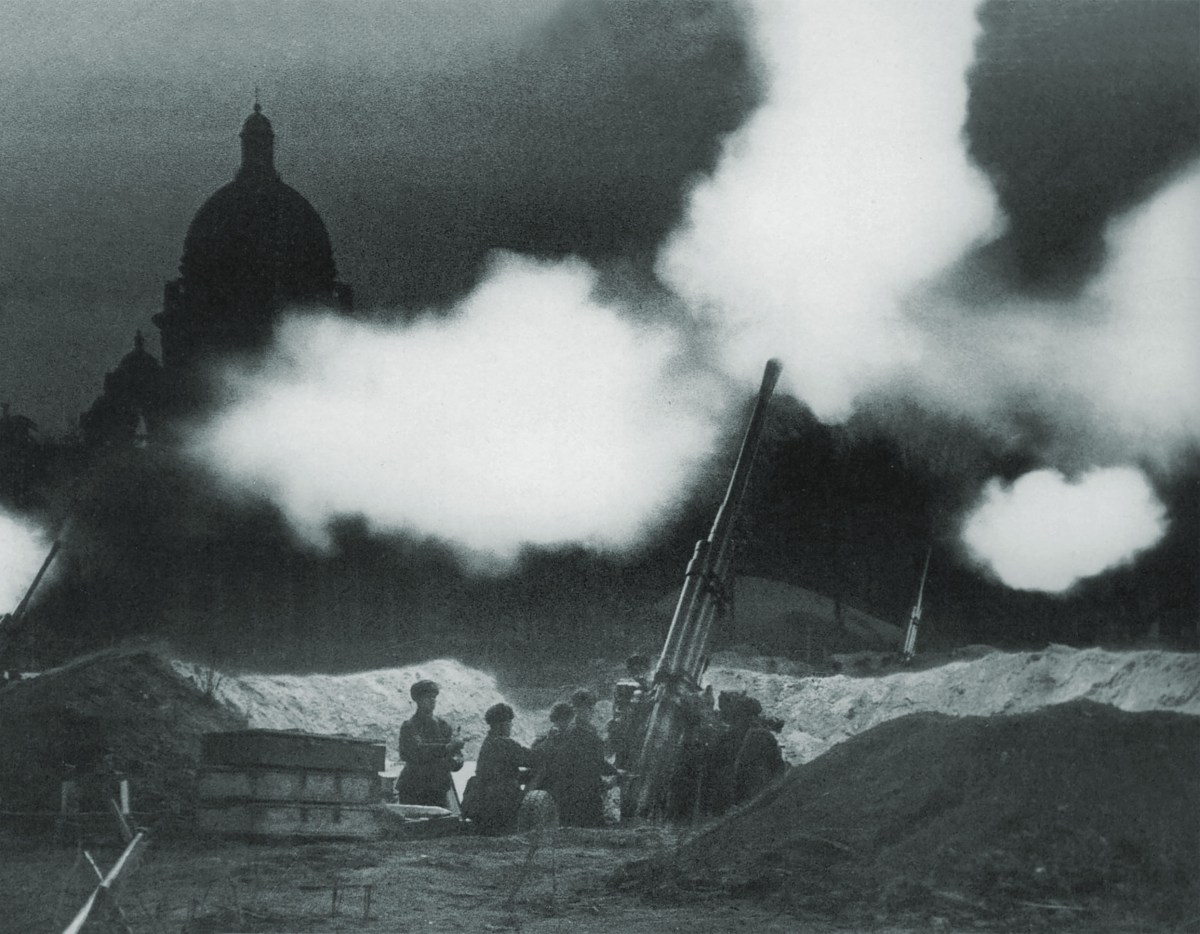 leningrad-siege-artillery-fire