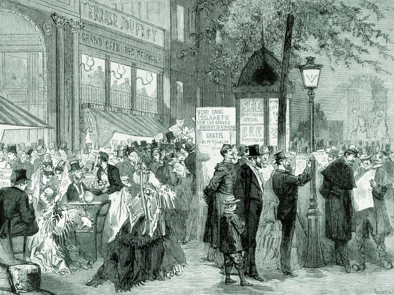 Parisians reading newspapers