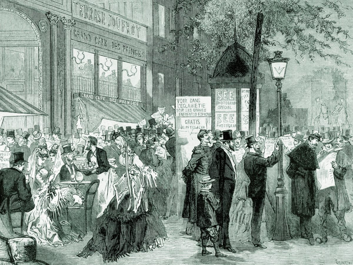 Parisians reading newspapers