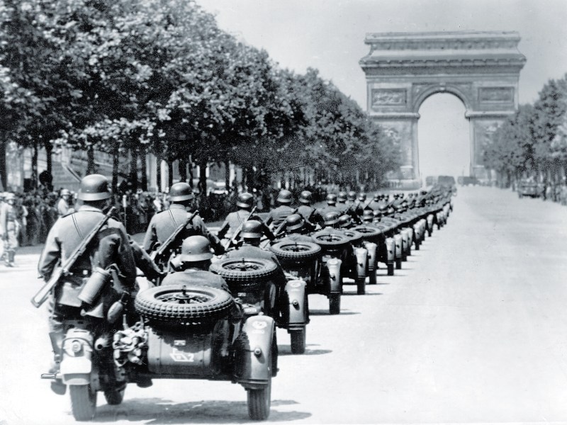 ww2-german-motorcycles-paris