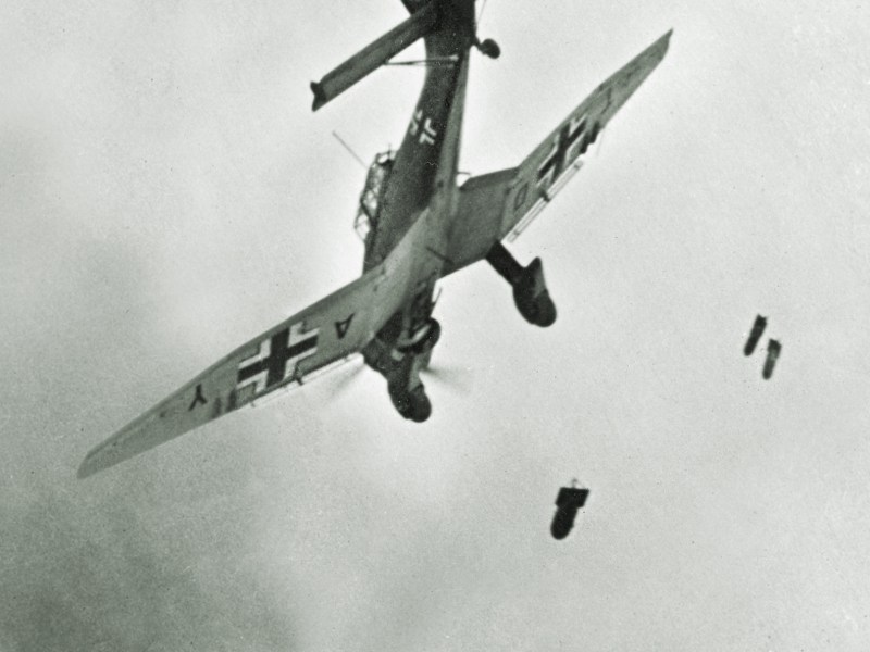 ww2-german-stuka-dive
