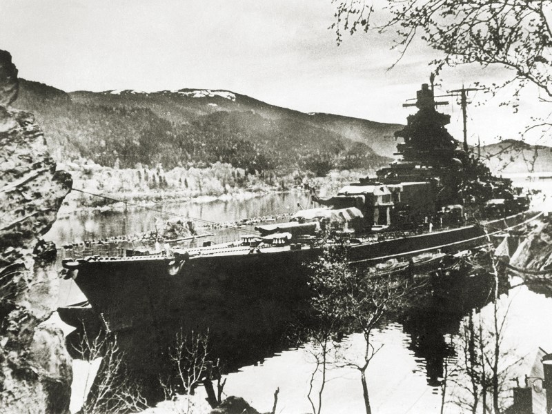 ww2-germany-kms-tIrpitz-battleship-fjord