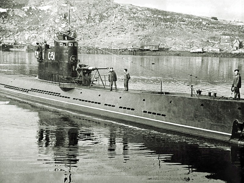 ww2-soviet-s-class-submarine-dock