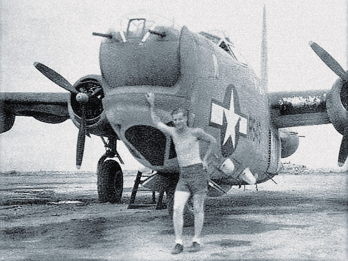 ww2-us-privateer-patrol-bomber-runway