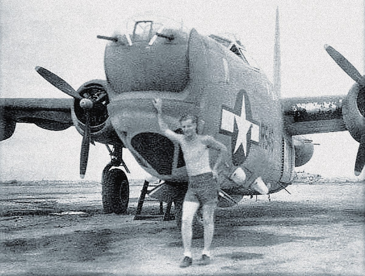 ww2-us-privateer-patrol-bomber-runway