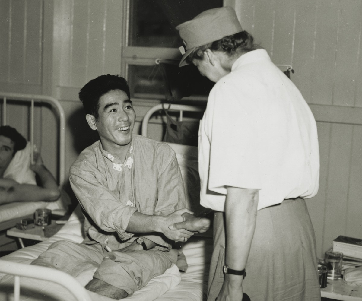 ww2-eleanor-roosevelt-hospital-visit