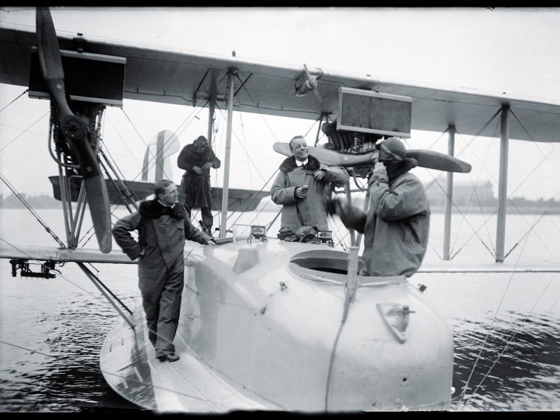 harris-ewing-teddy-roosevelt-plane-potomac-river
