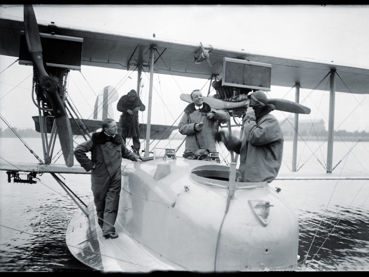 harris-ewing-teddy-roosevelt-plane-potomac-river
