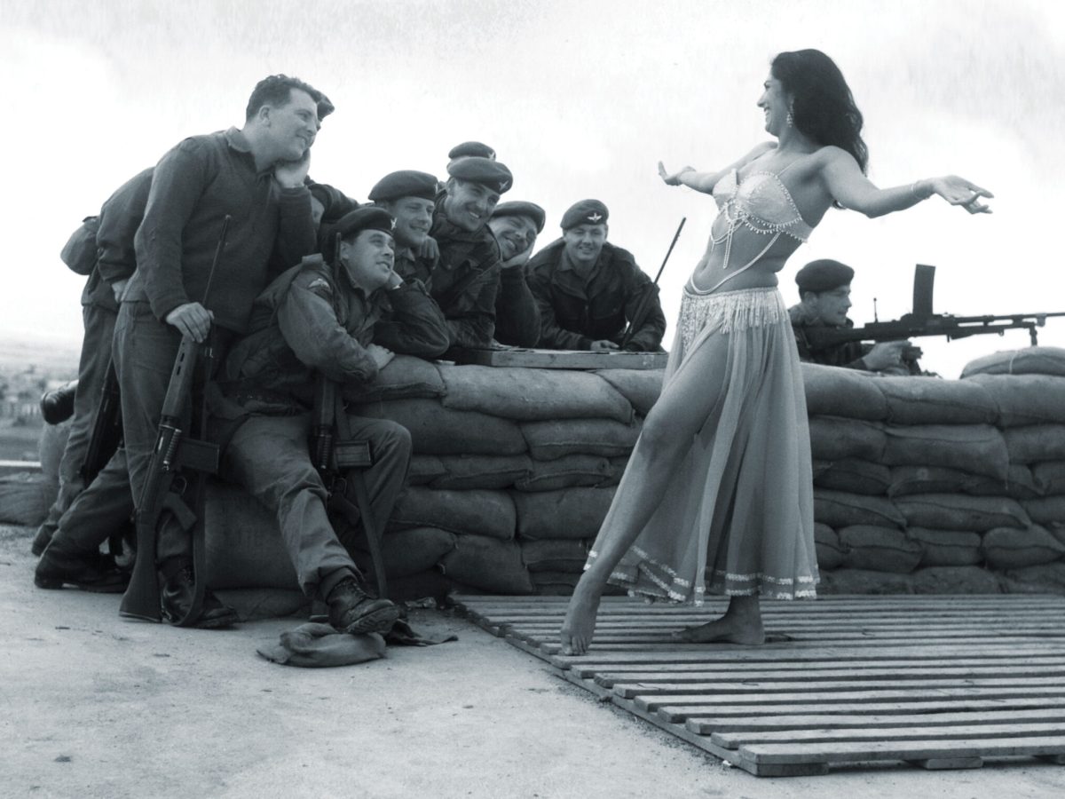 belly-dancer-troops-ww2