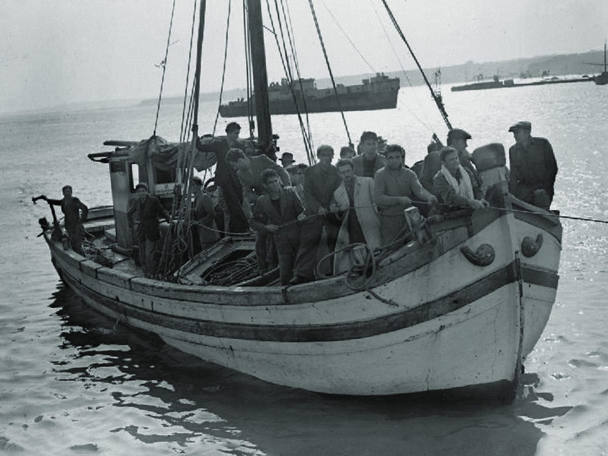 ww2-termoli-italy-pow-boat