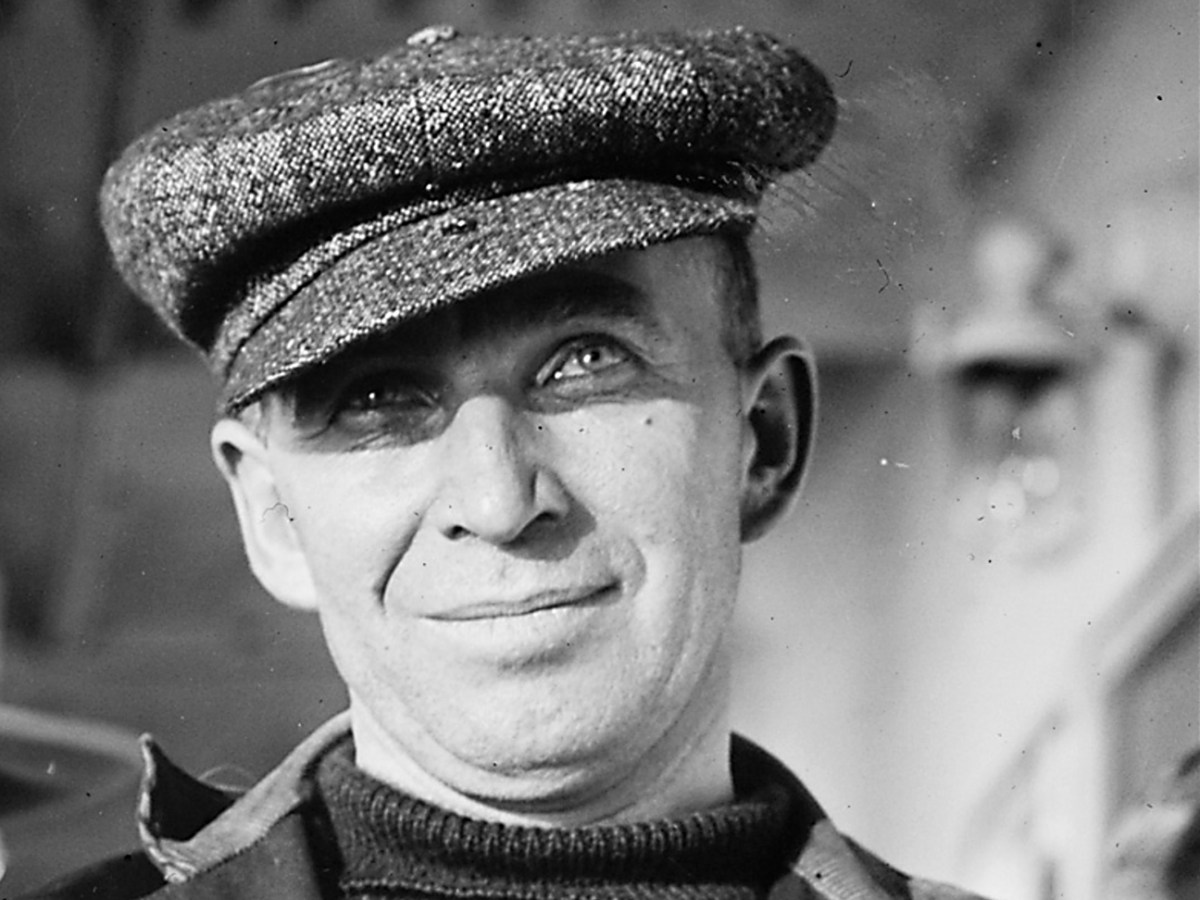 Photo of Melvin Vaniman, the first engineer of the hydrogen airship America, after boarding the steamship Trent in October 1910.