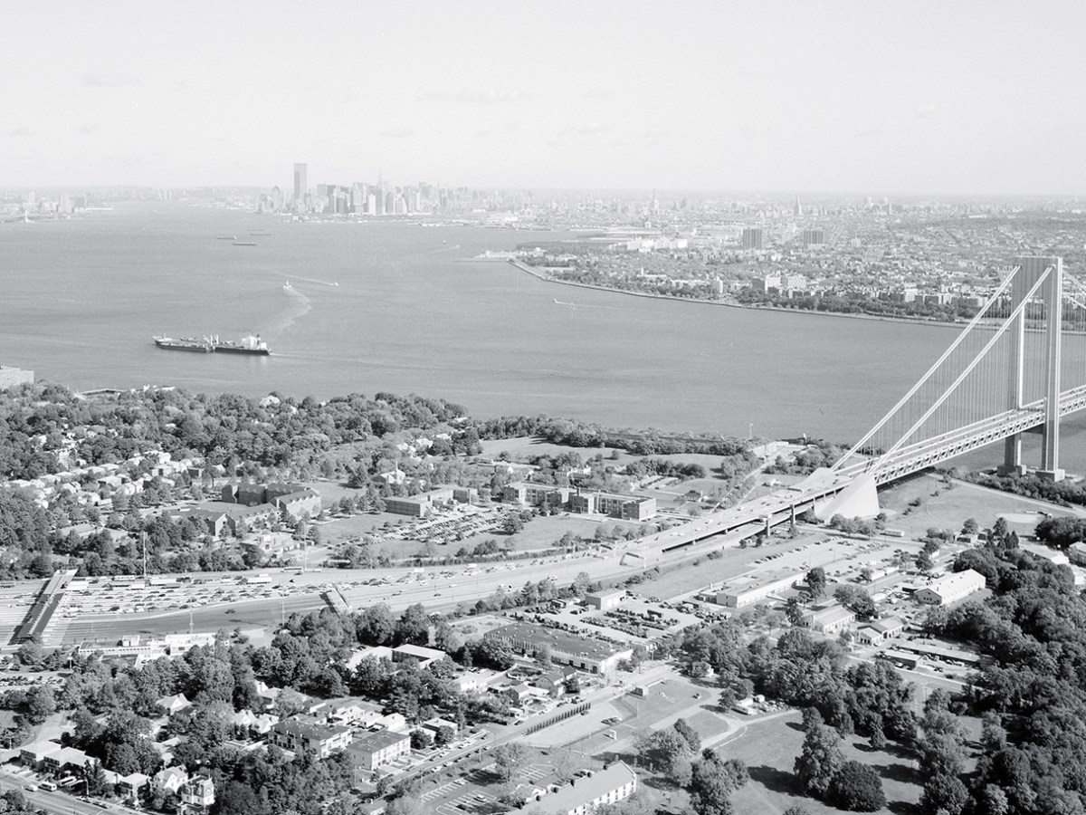 Photo of Verrazano-Narrows Bridge, Spanning Narrows between Fort Hamilton (Brooklyn) & Fort Washington (Staten Island), Brooklyn, Kings County, NY