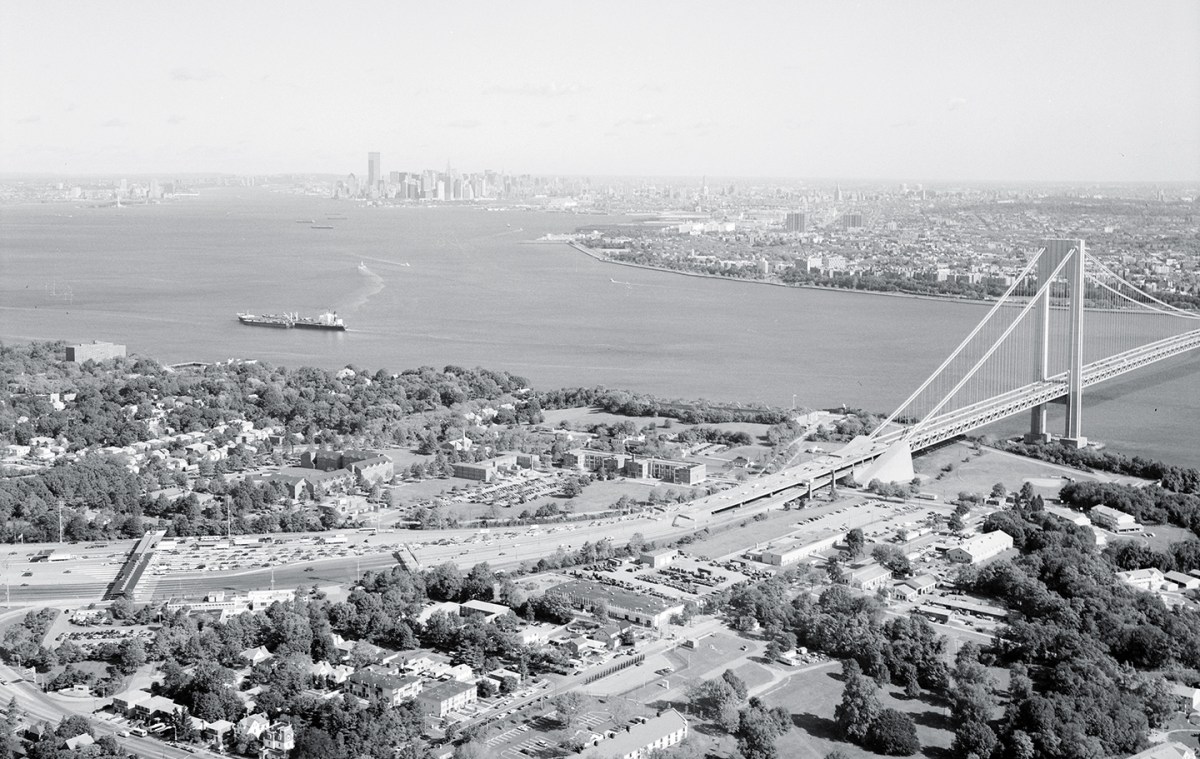 Photo of Verrazano-Narrows Bridge, Spanning Narrows between Fort Hamilton (Brooklyn) & Fort Washington (Staten Island), Brooklyn, Kings County, NY
